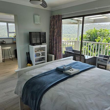 Modern Solar Powered 1 Bed Studio Apartment With Amazing Views Plettenberg Bay Bagian luar foto
