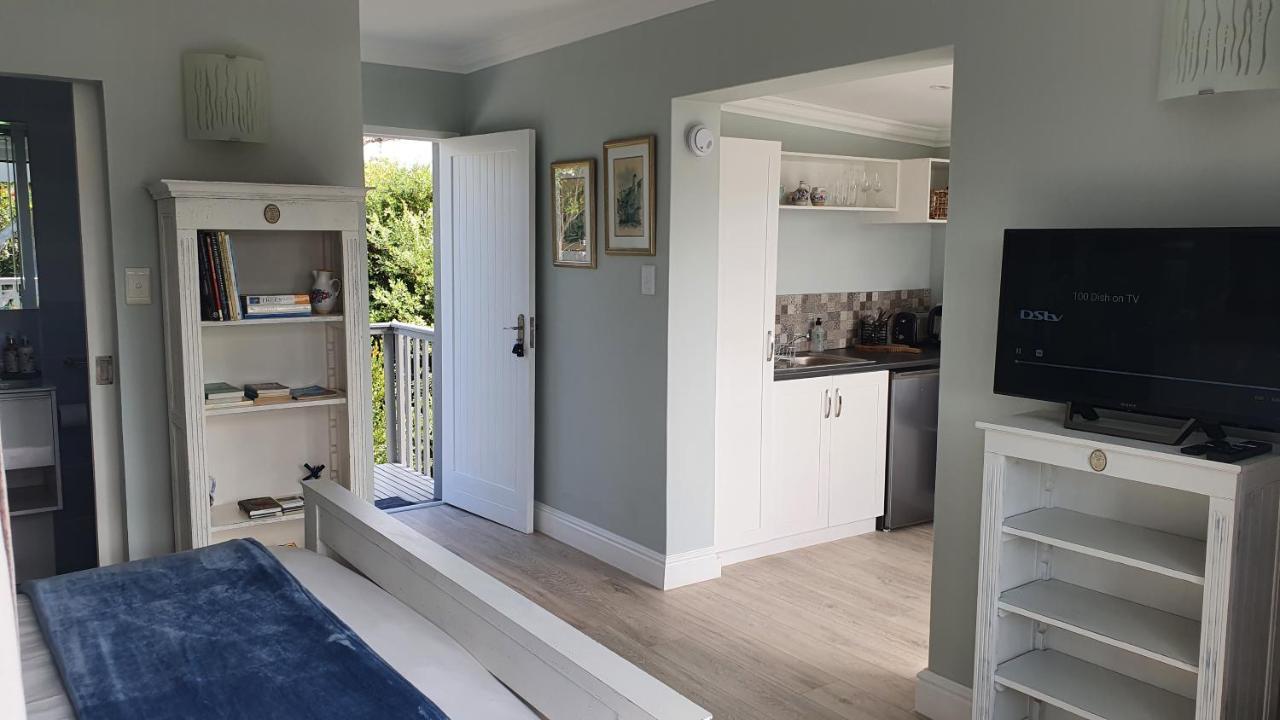 Modern Solar Powered 1 Bed Studio Apartment With Amazing Views Plettenberg Bay Bagian luar foto