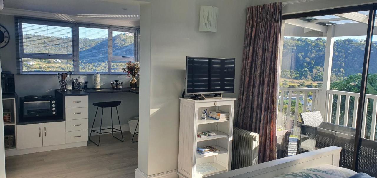 Modern Solar Powered 1 Bed Studio Apartment With Amazing Views Plettenberg Bay Bagian luar foto