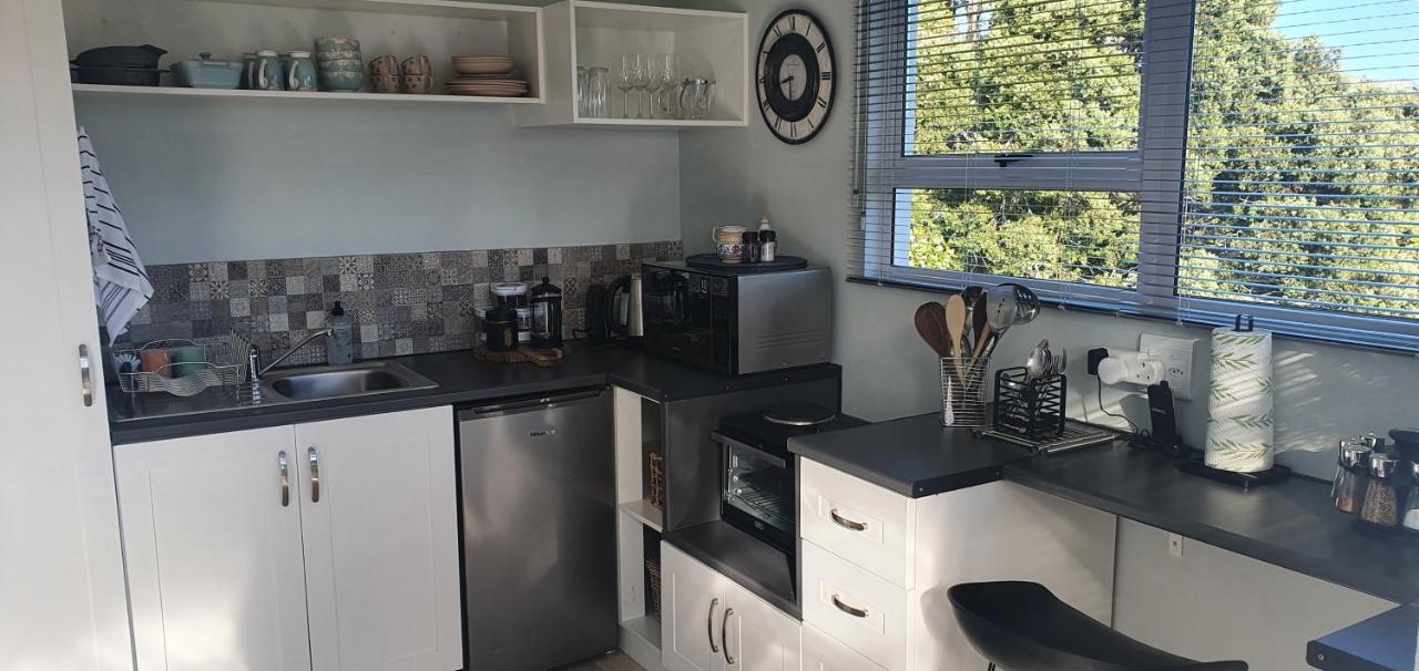 Modern Solar Powered 1 Bed Studio Apartment With Amazing Views Plettenberg Bay Bagian luar foto