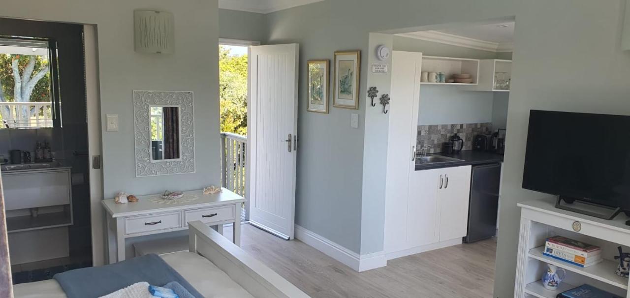 Modern Solar Powered 1 Bed Studio Apartment With Amazing Views Plettenberg Bay Bagian luar foto